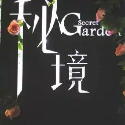 救援聪明的小女生